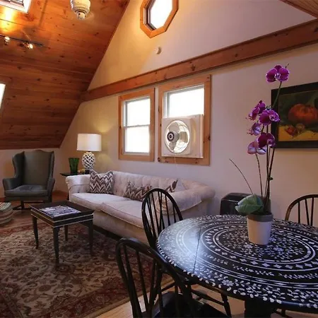 Charles And Charles Mv Bed & Breakfast Vineyard Haven Exterior photo