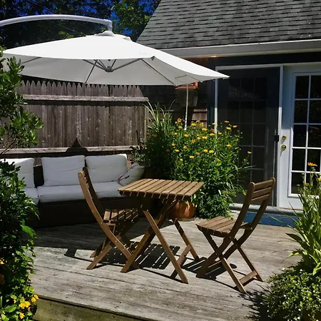 Charles And Charles Mv Bed & Breakfast Vineyard Haven Exterior photo
