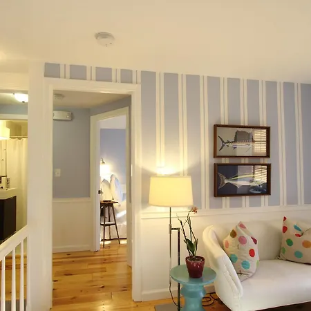 Charles And Charles Mv Bed & Breakfast Vineyard Haven Exterior photo