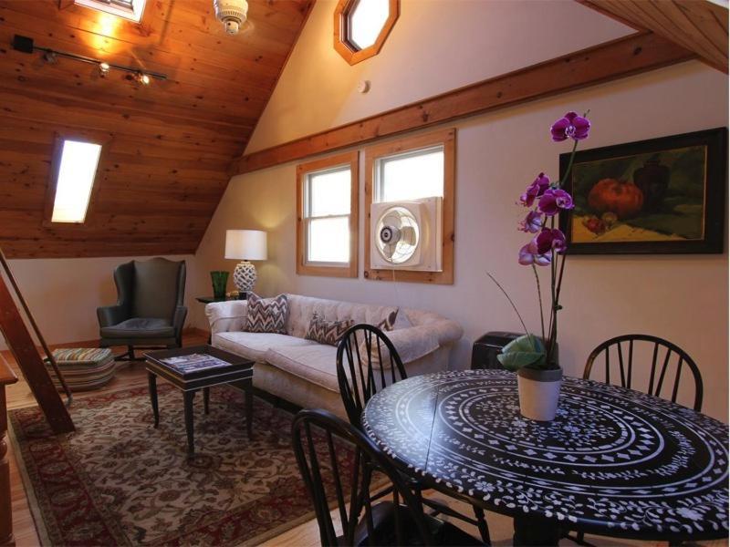 Bed & Breakfast Charles And Charles Mv Vineyard Haven